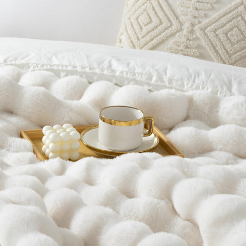 Touchat Luxury throw care-ready design is machine washable for easy upkeep.