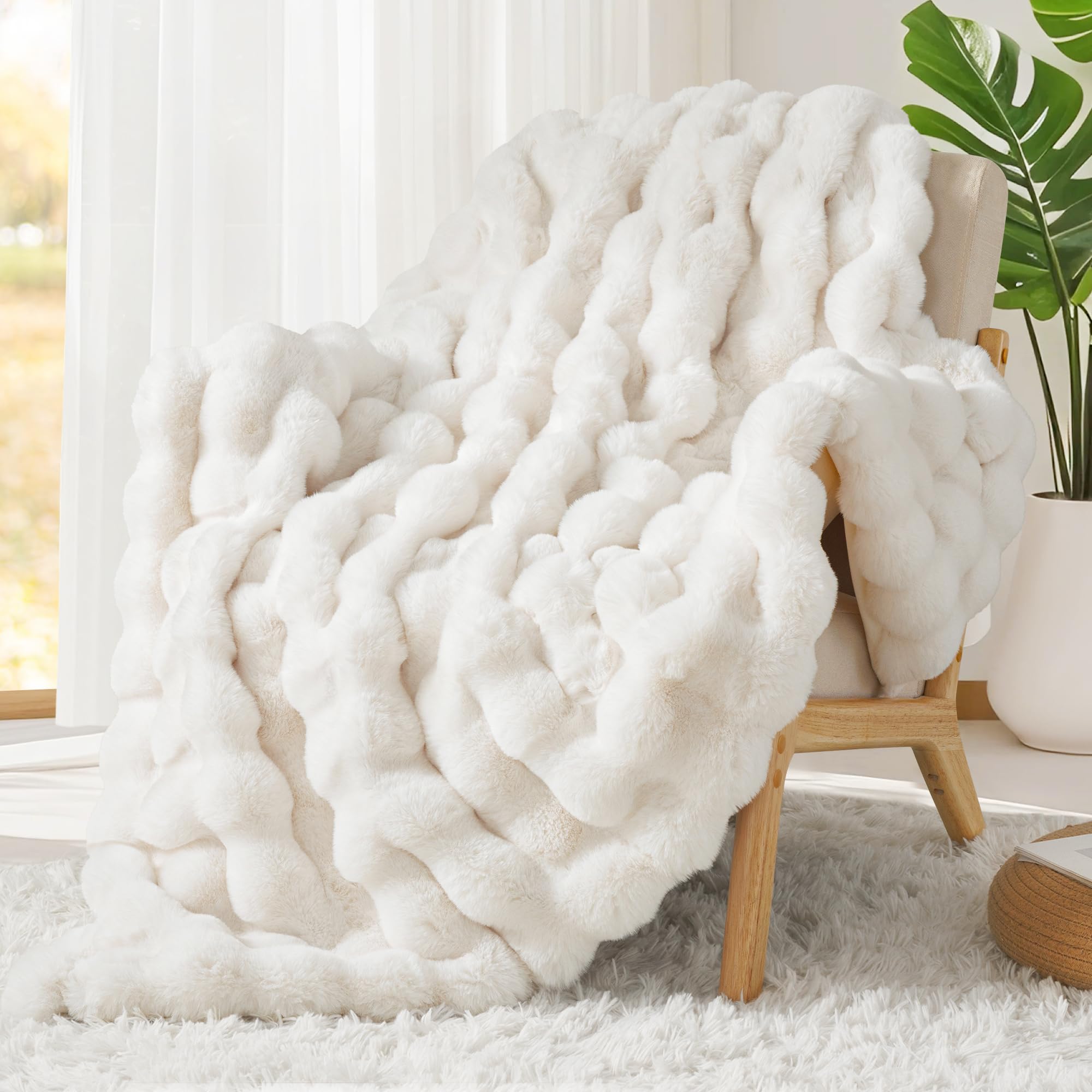 Touchat Luxury throw on bed offers ultra-soft comfort for relaxing nights.
