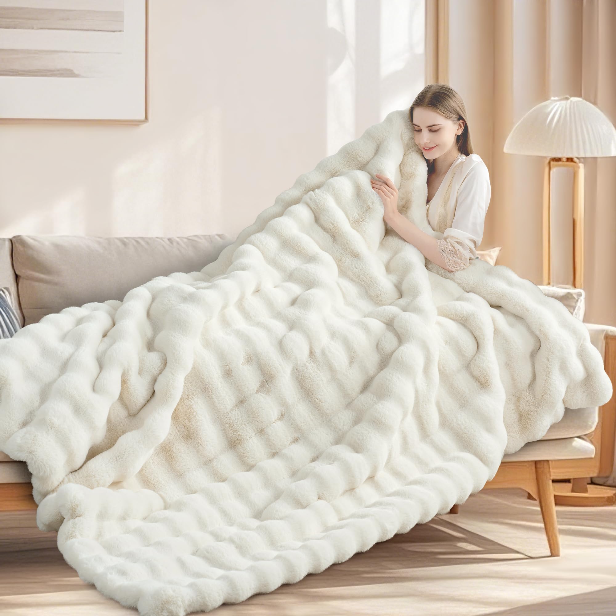 Touchat Luxury throw packaging showcases a premium gifting presentation.