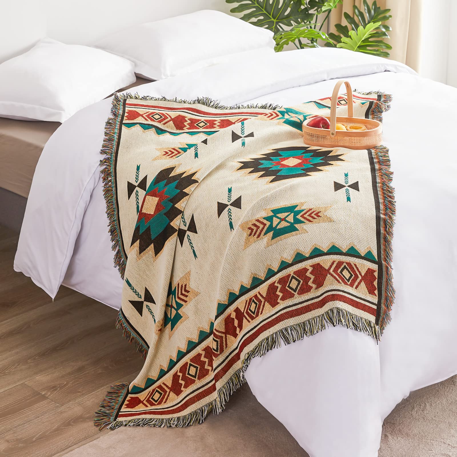 Touchat decorative blanket with outdoorsy look for picnics and travel