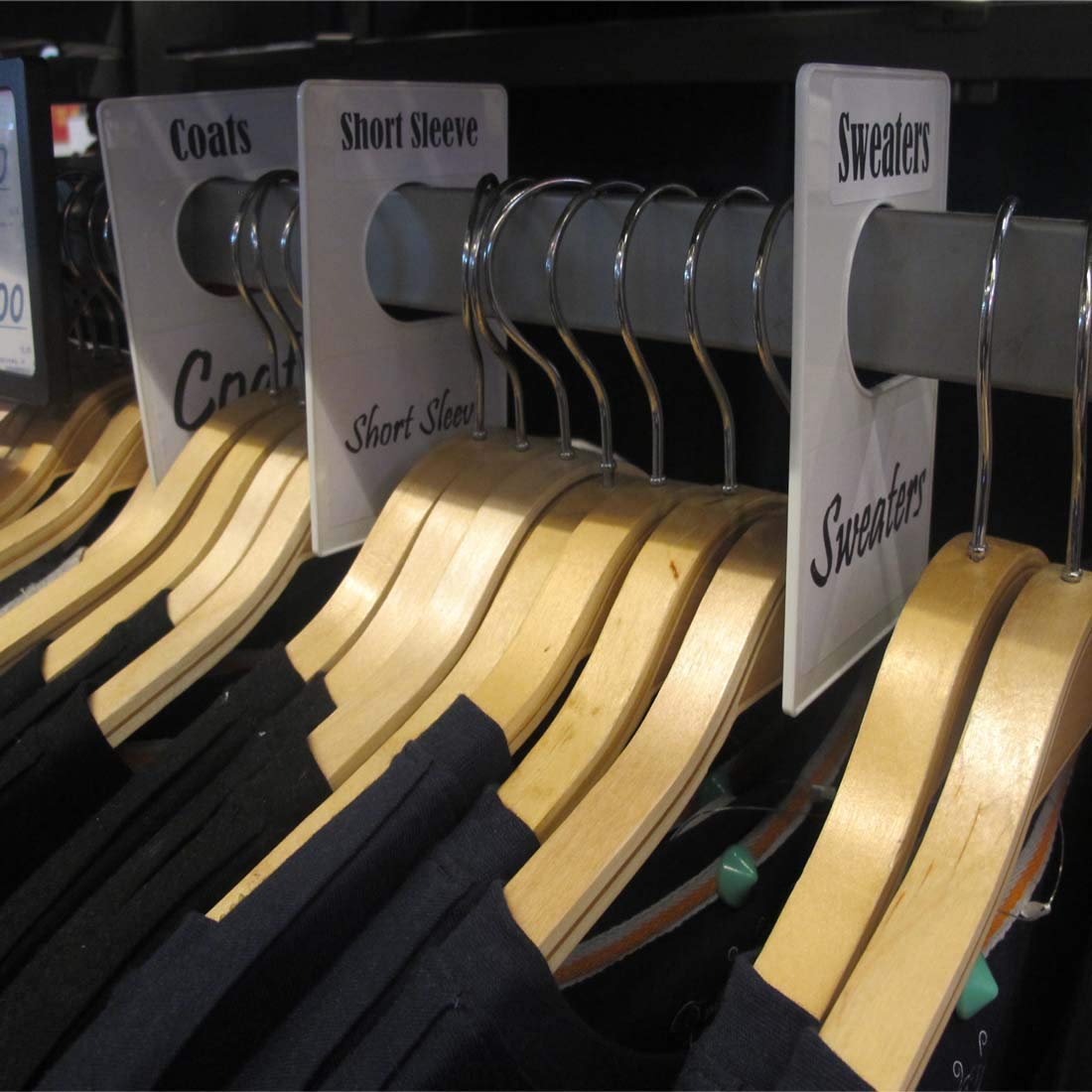 Tragoods label pack with printed and blank 1-inch labels supports quick sorting.