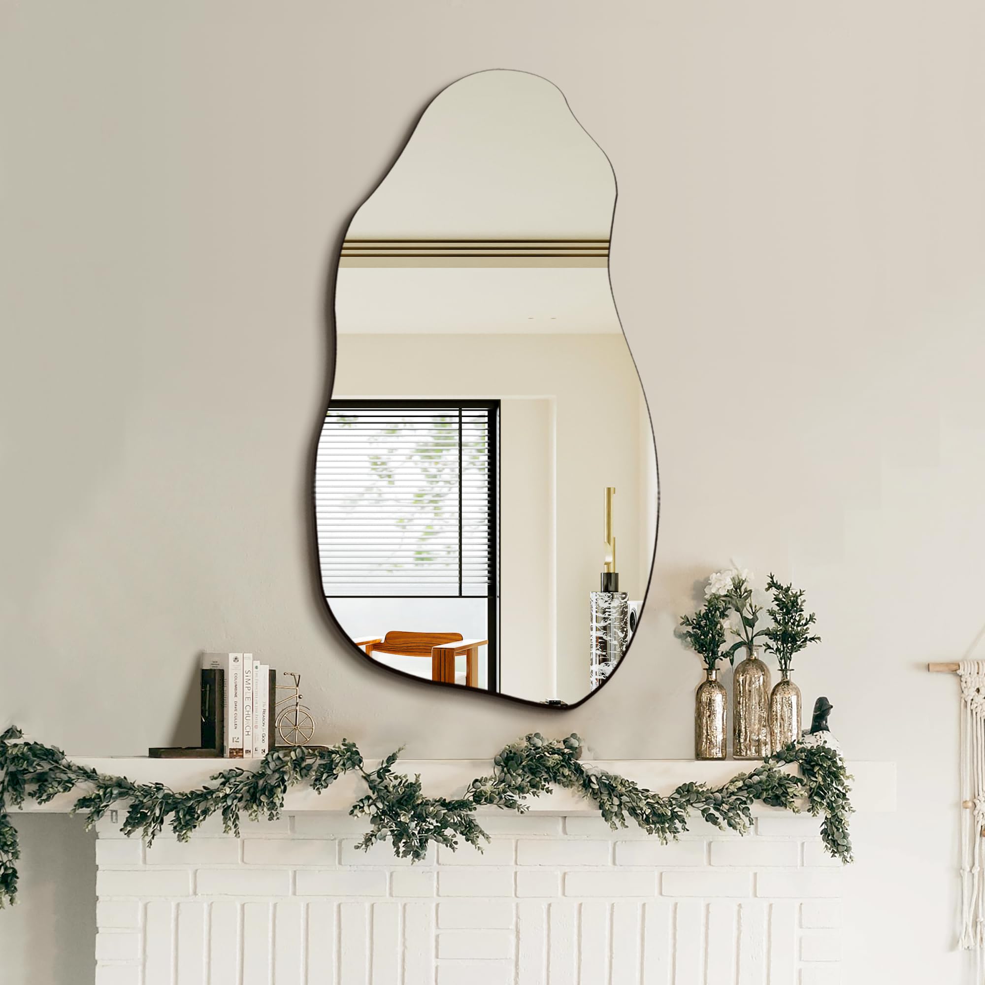 TRAHOME bathroom mirror adds ambient light reflection with clear HD glass.