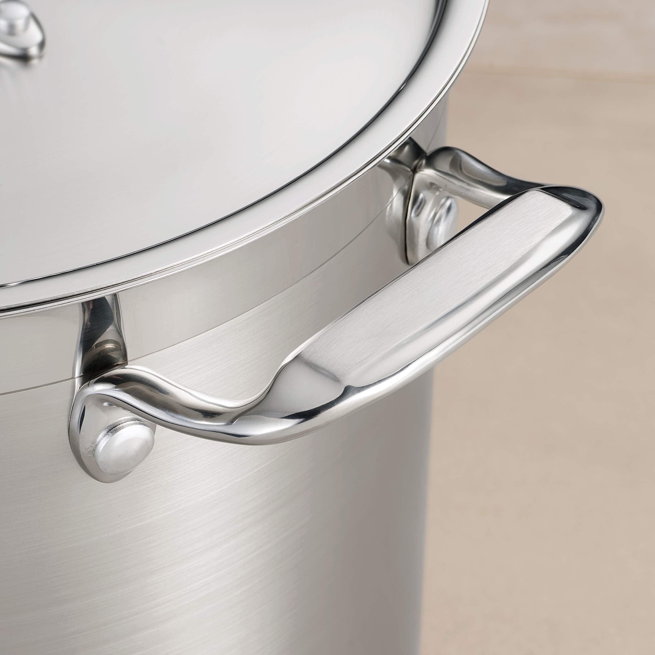 Close view of Tramontina Gourmet 18-10 stainless steel surface