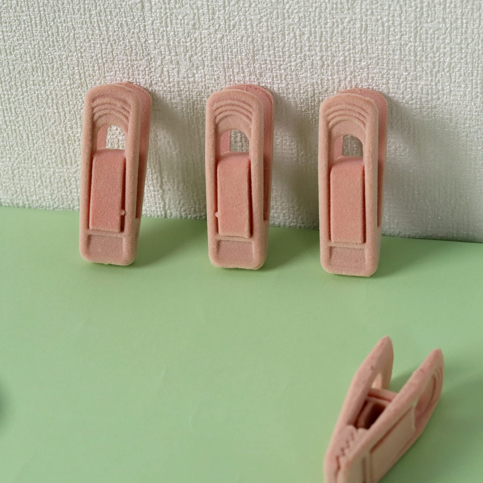 Trgowaul pink clips offer durable PP construction for daily closet use.