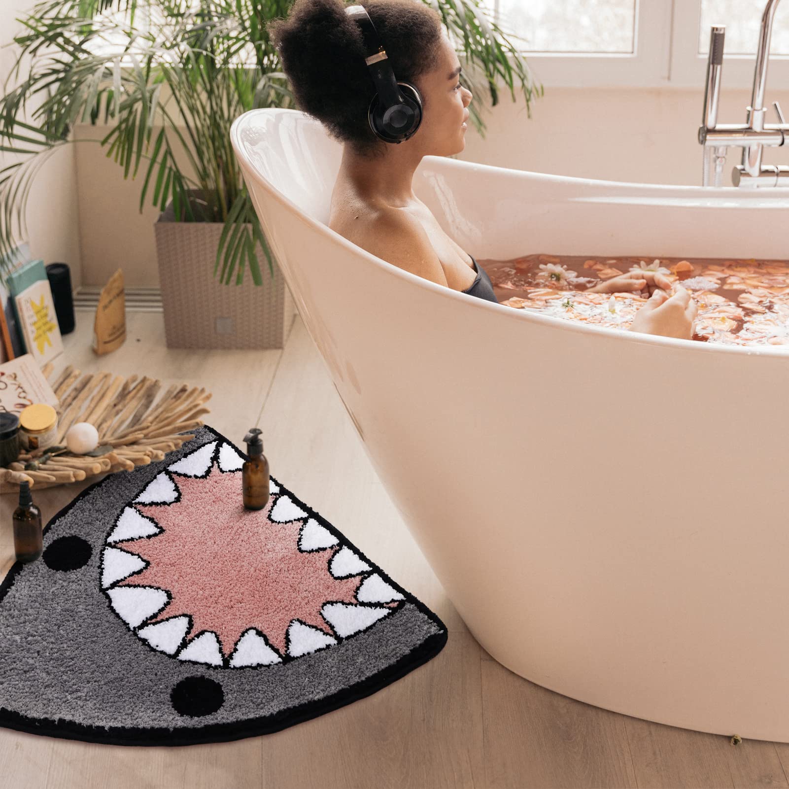 TRUEDAYS shark bath mat side view showing non-slip backing for secure placement.