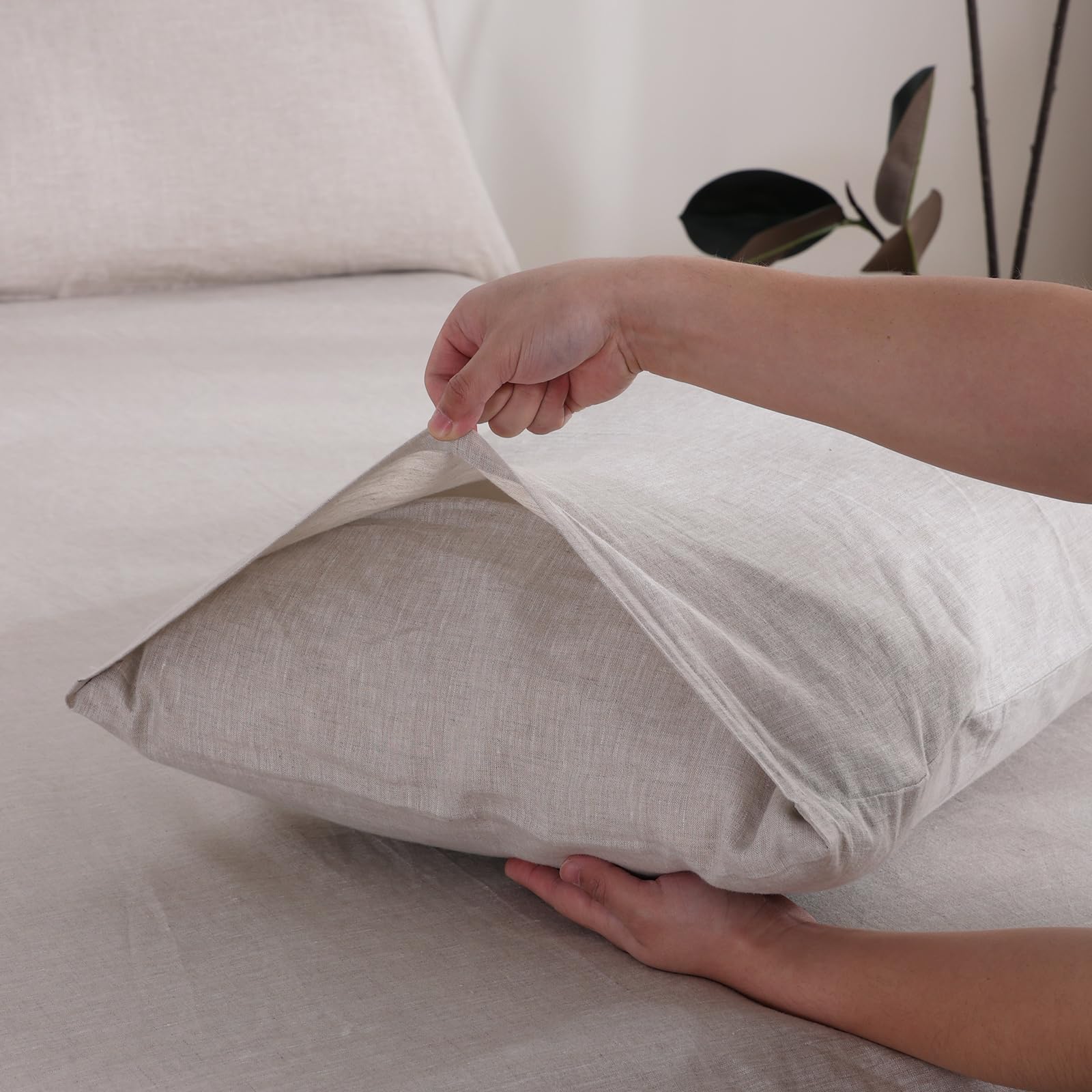 Tseapeni queen-size 20x30 pillowcase with practical envelope closure for secure pillows.
