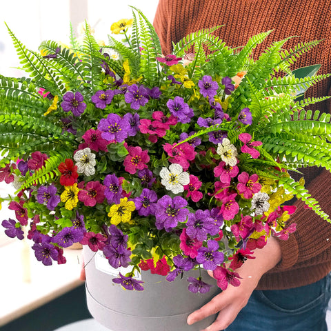 TSTWETO UV-resistant faux flowers stay vibrant under sun for yard displays
