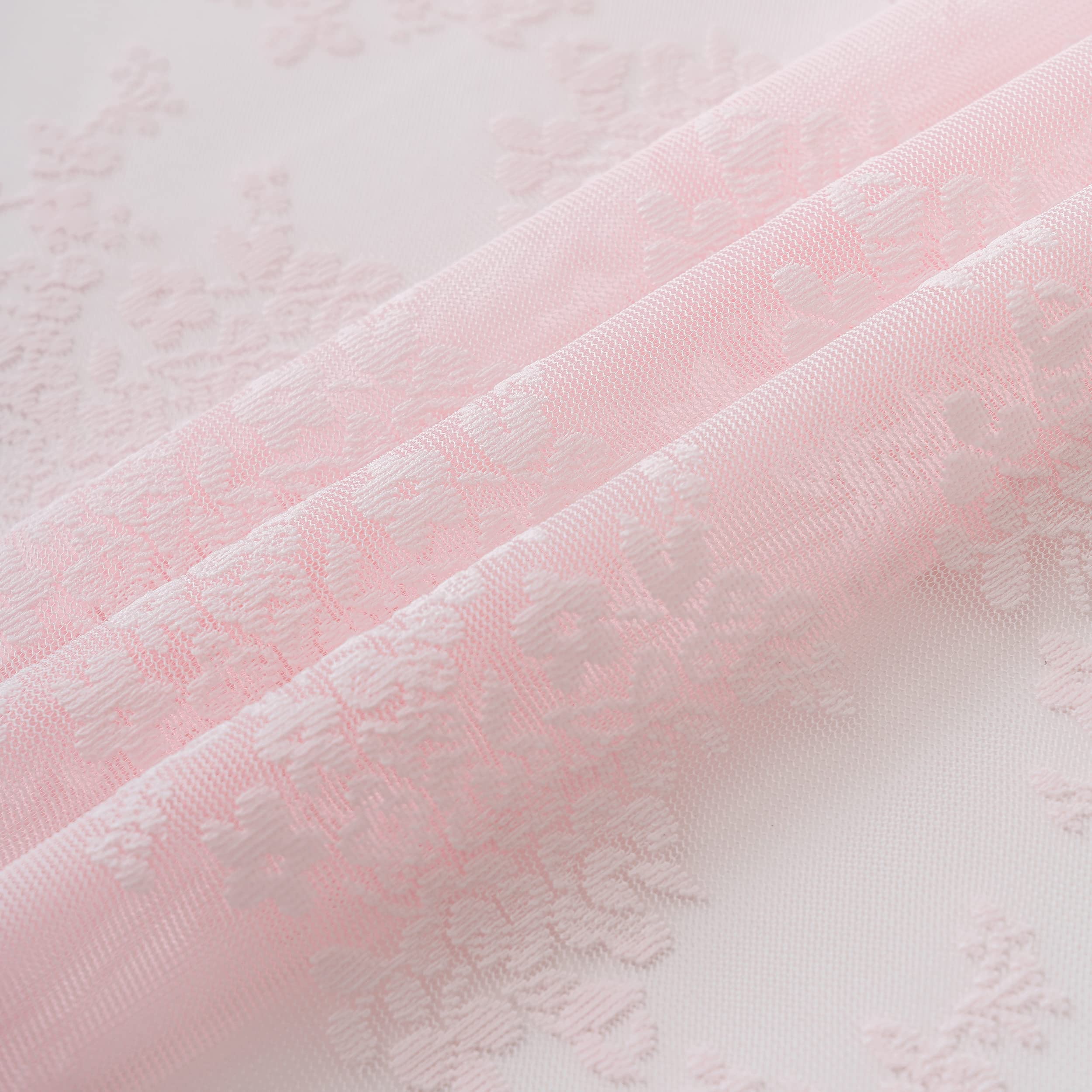 TUDECO scalloped edge design elevates bathroom decor with vintage charm.