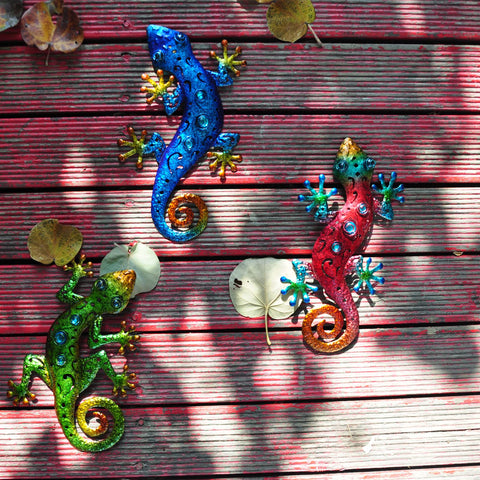 Three sizes shown for versatile yard display with Tuokiuhn geckos.