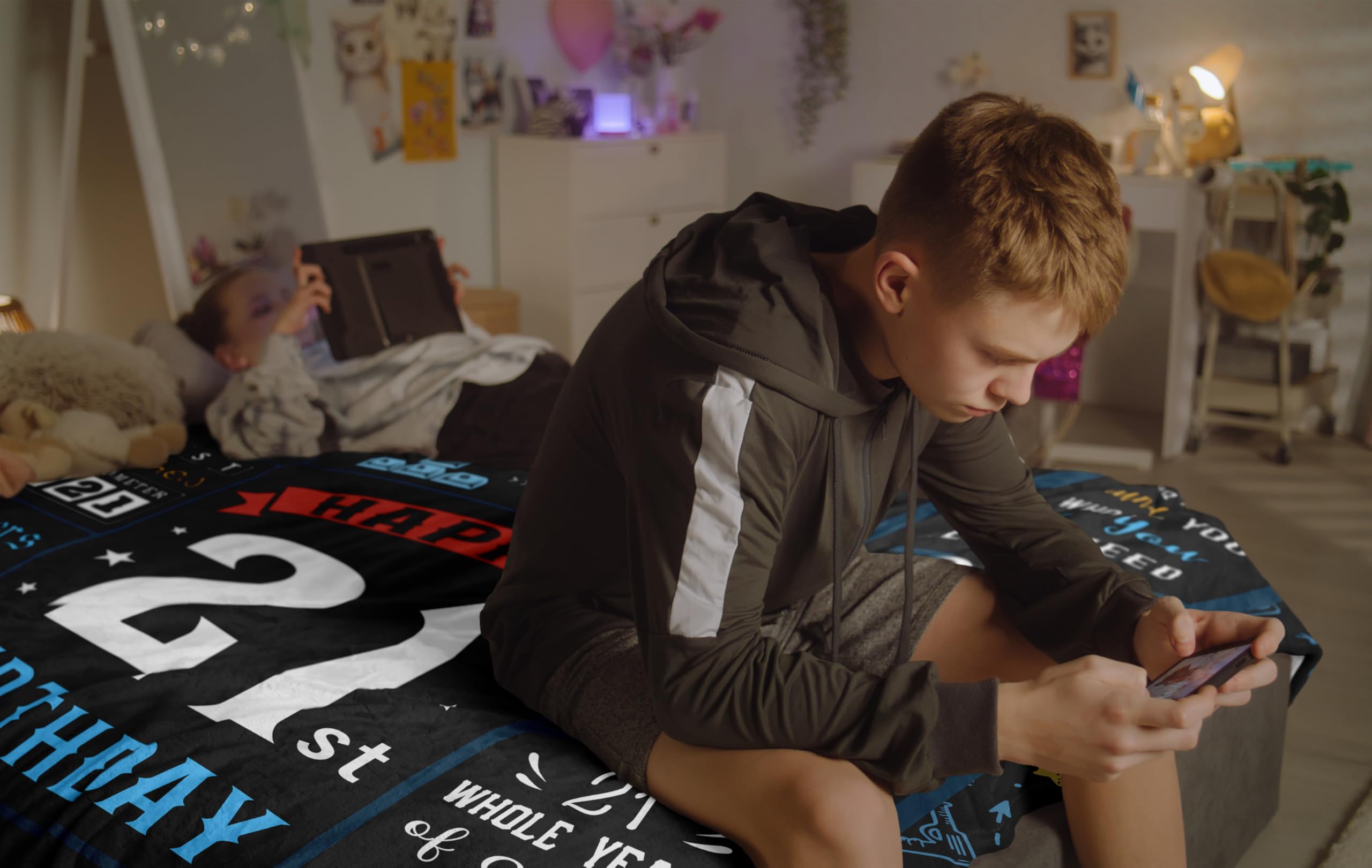 Turelos blanket with game-console-inspired design for gamers