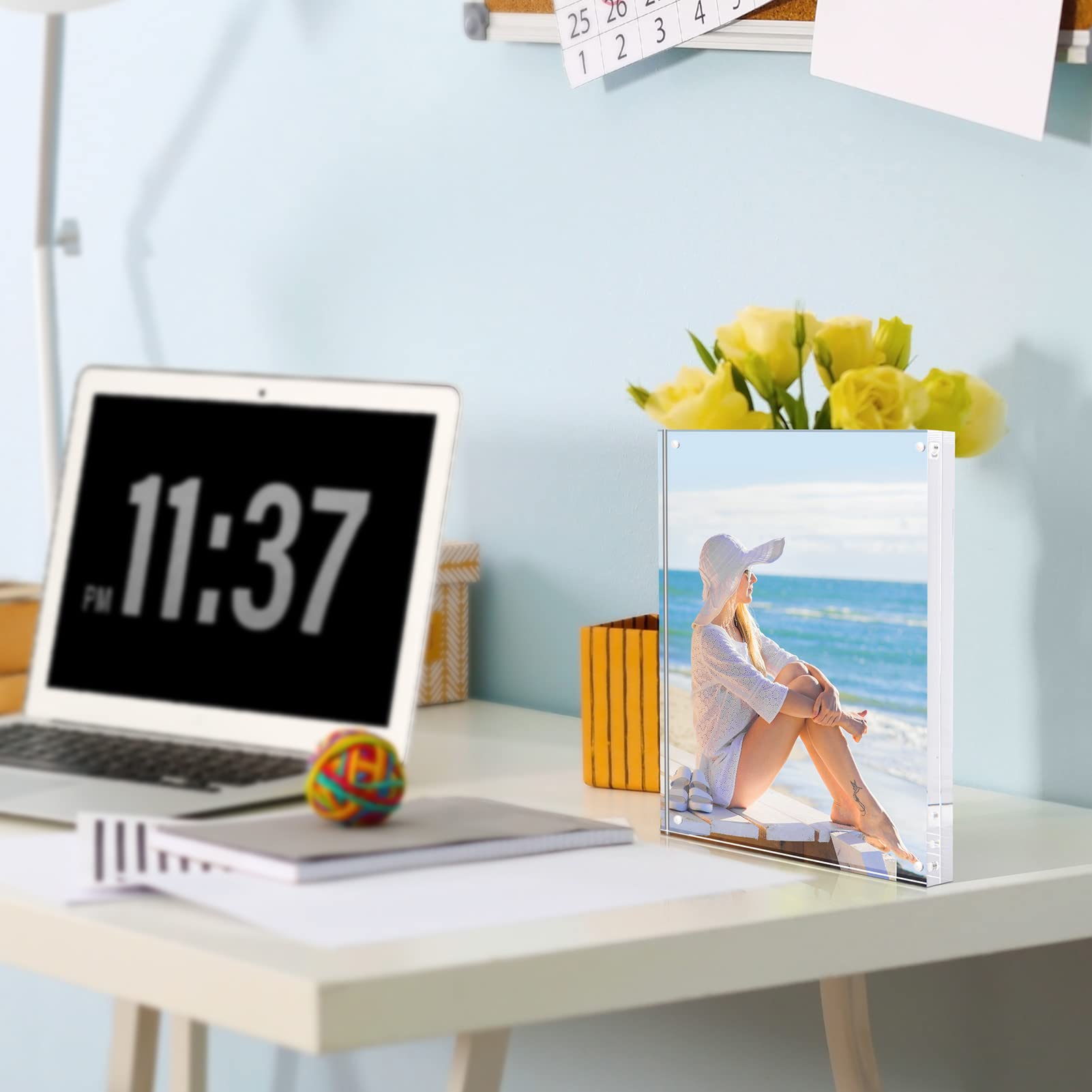 TWING frame sleek classic design fits any desk or shelf