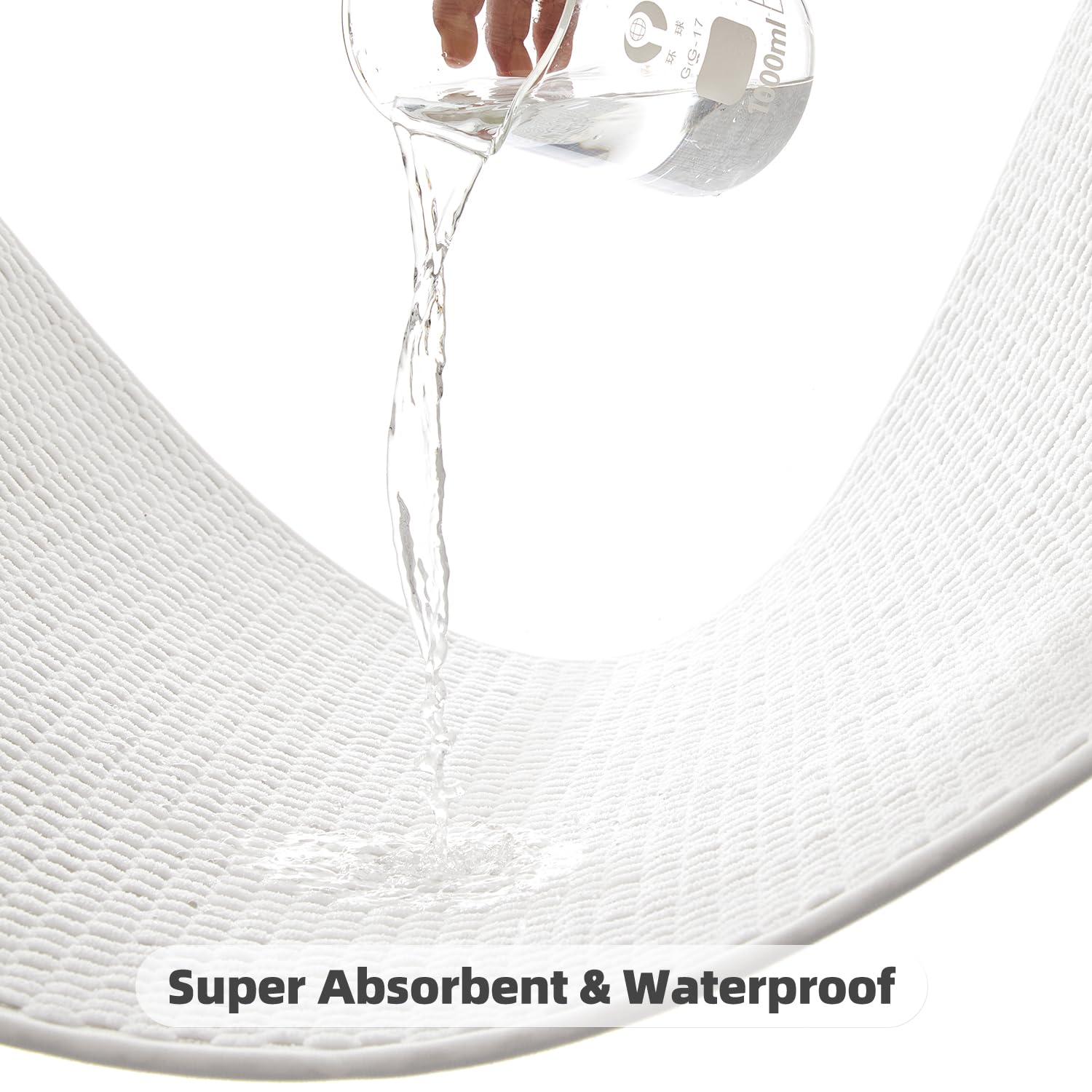 TYUU non-slip backing stays in place on smooth surfaces