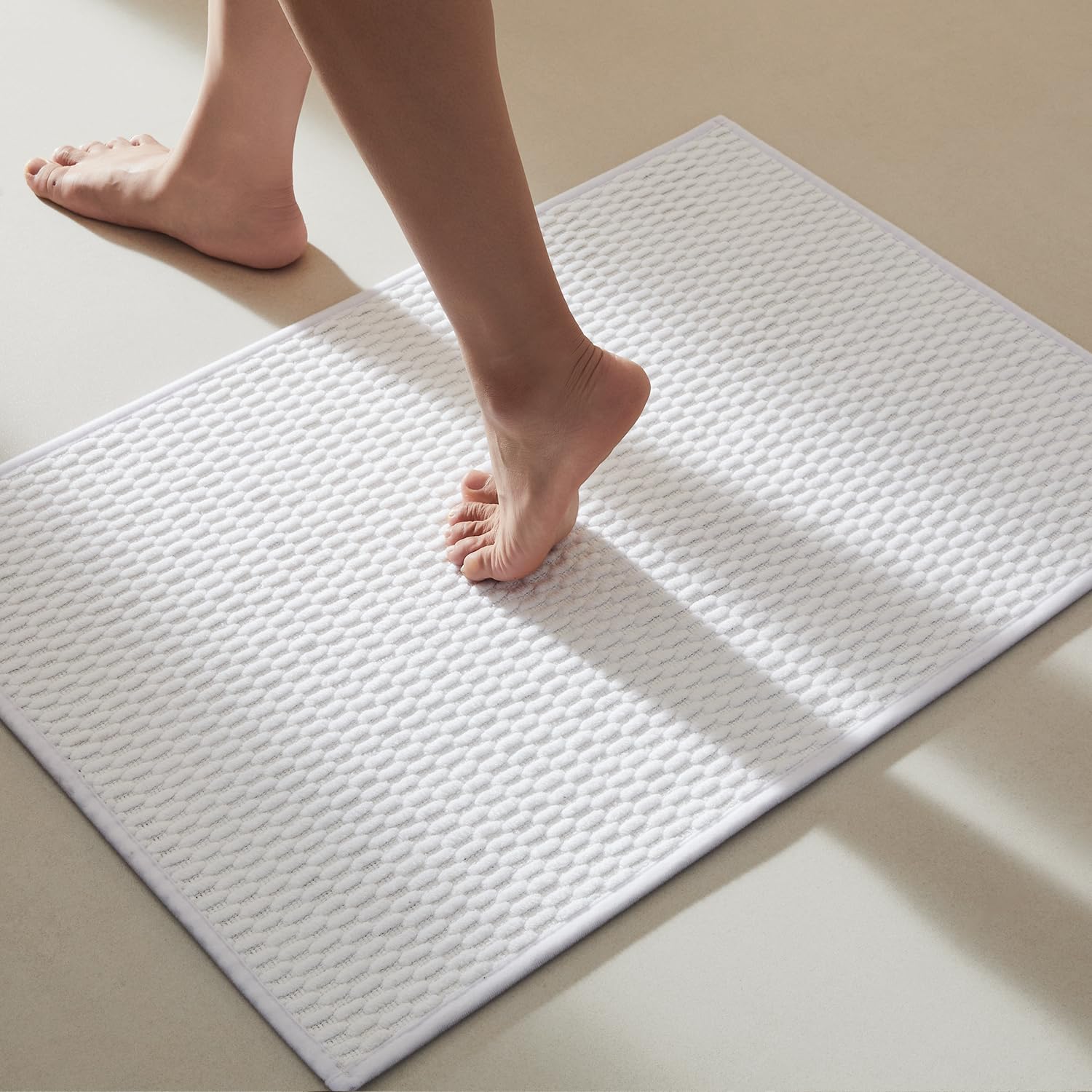TYUU bathroom rug with non-slip backing provides secure footing on tile floors