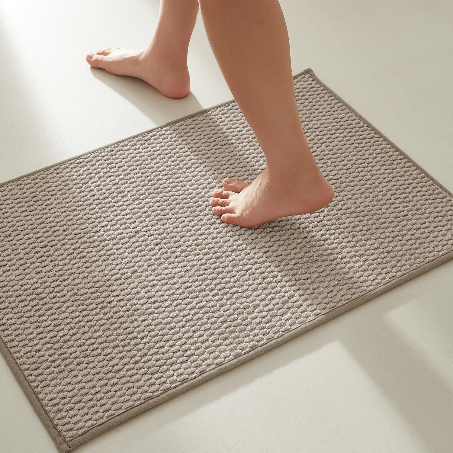 TYUU bathroom rug non-slip backing for safer footing on slick floors