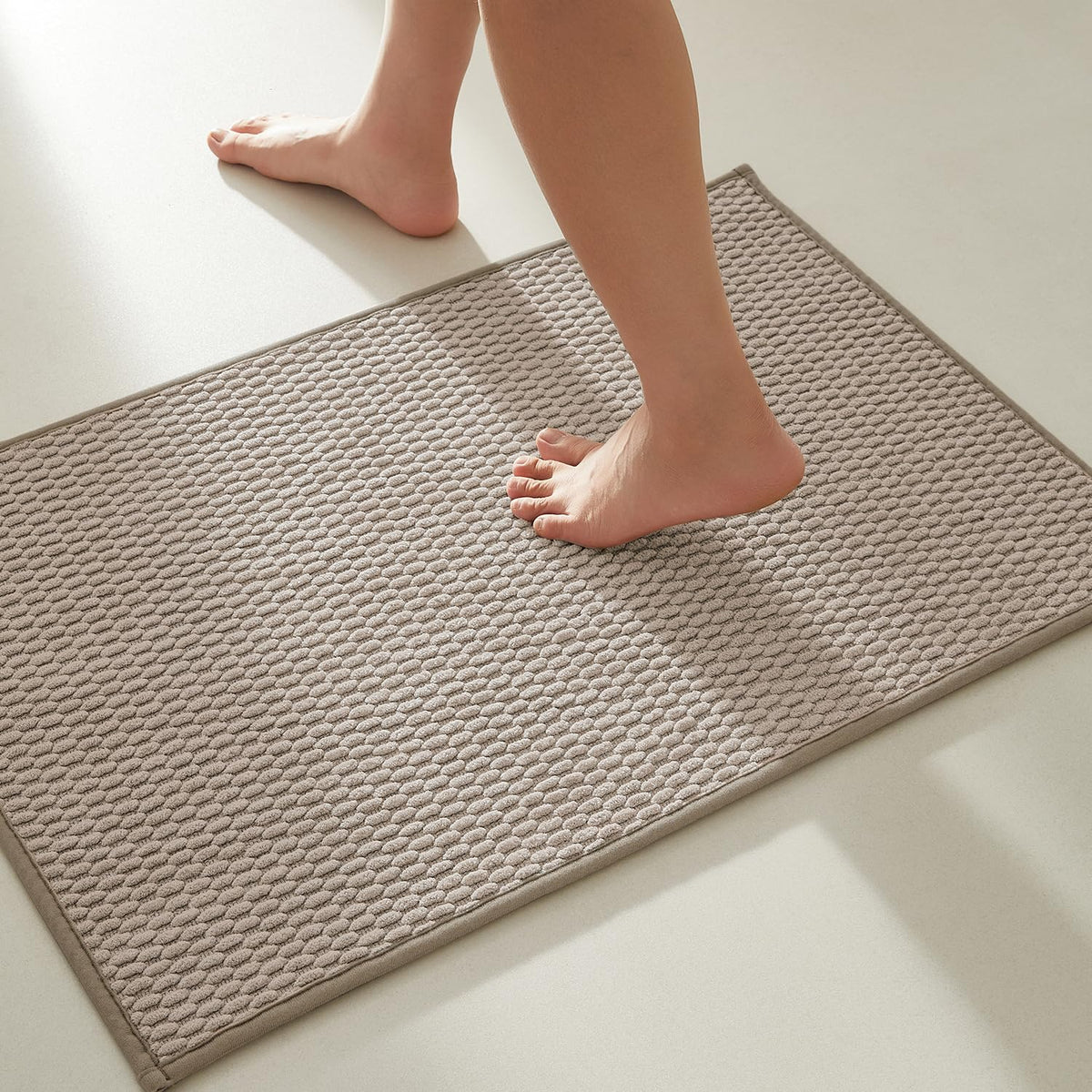 TYUU bathroom rug non-slip backing for safer footing on slick floors