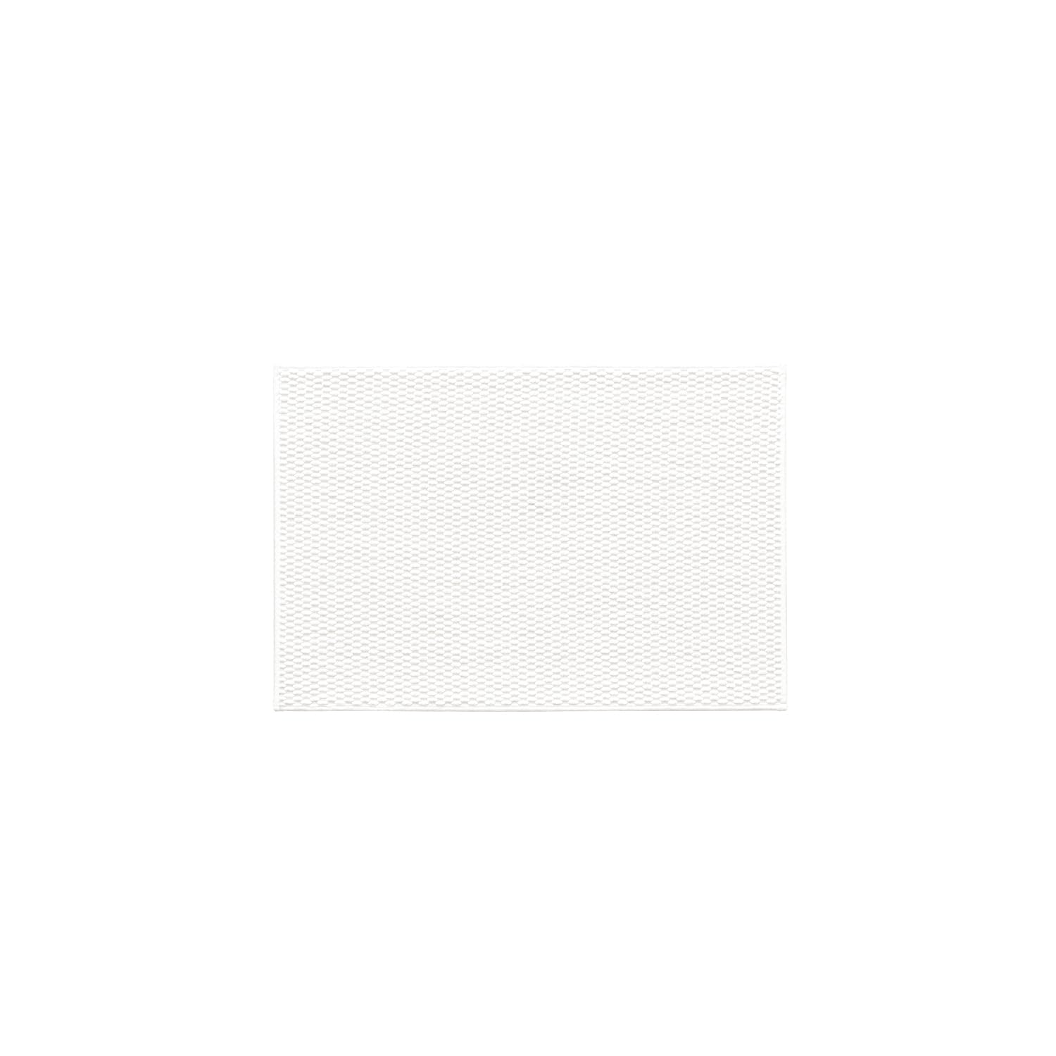 TYUU low-pile rug resists shedding and retains shape over time