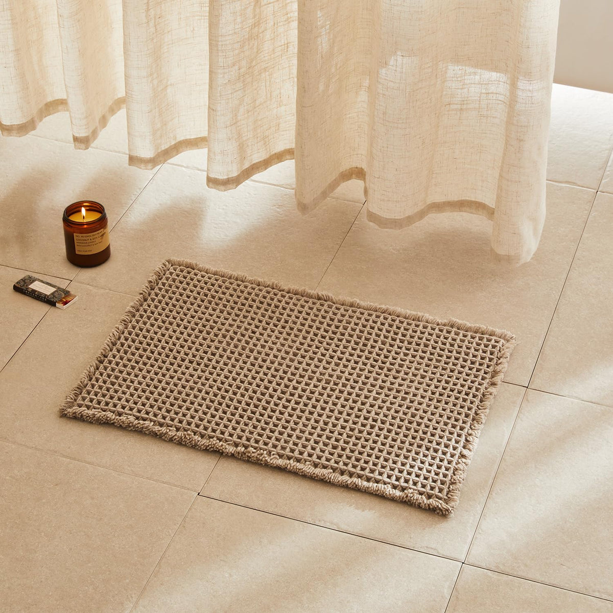 TYUU waffle bath mat beige texture close-up for soft, absorbent foot comfort