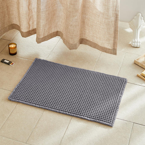 TYUU waffle bath mat texture close-up highlighting absorbent weave ideal for quick drying