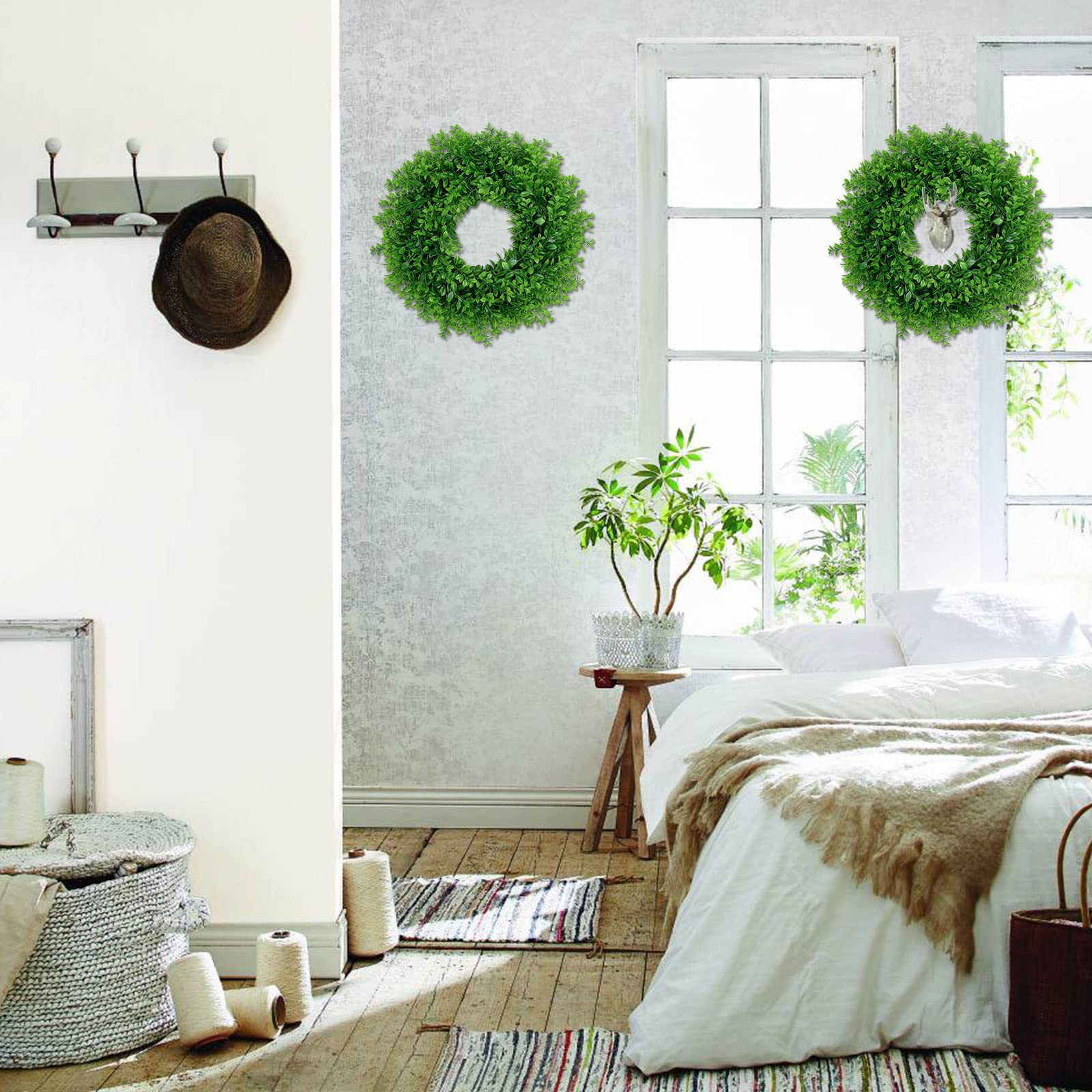 U'Artlines 2-pack wreaths provide flexible home decor options.