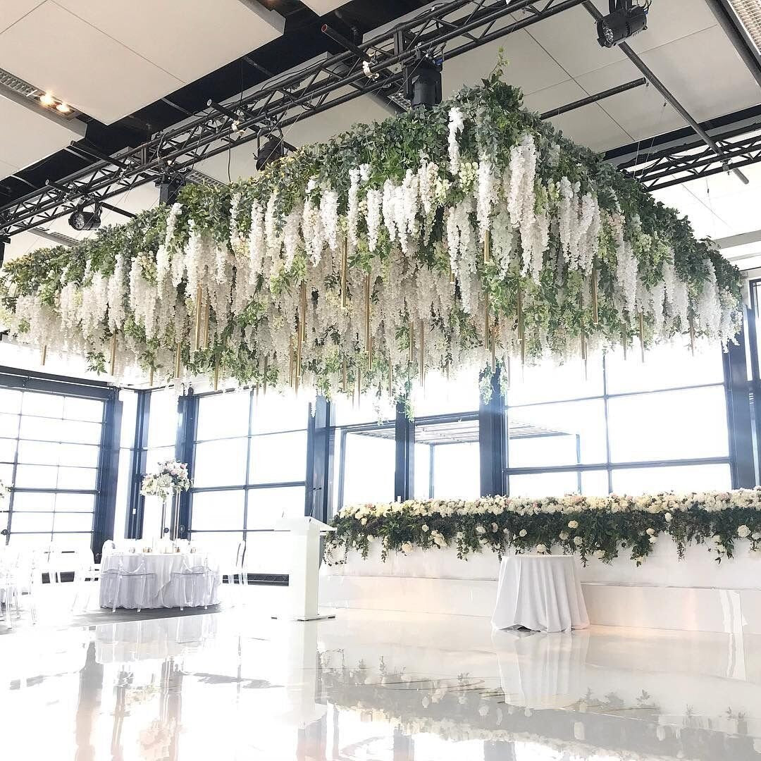 U'Artlines altar decor adds delicate, graceful charm.