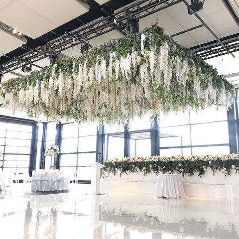 U'Artlines altar decor adds delicate, graceful charm.