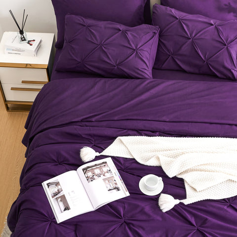All-season comforter feel illustrating balanced warmth and softness.