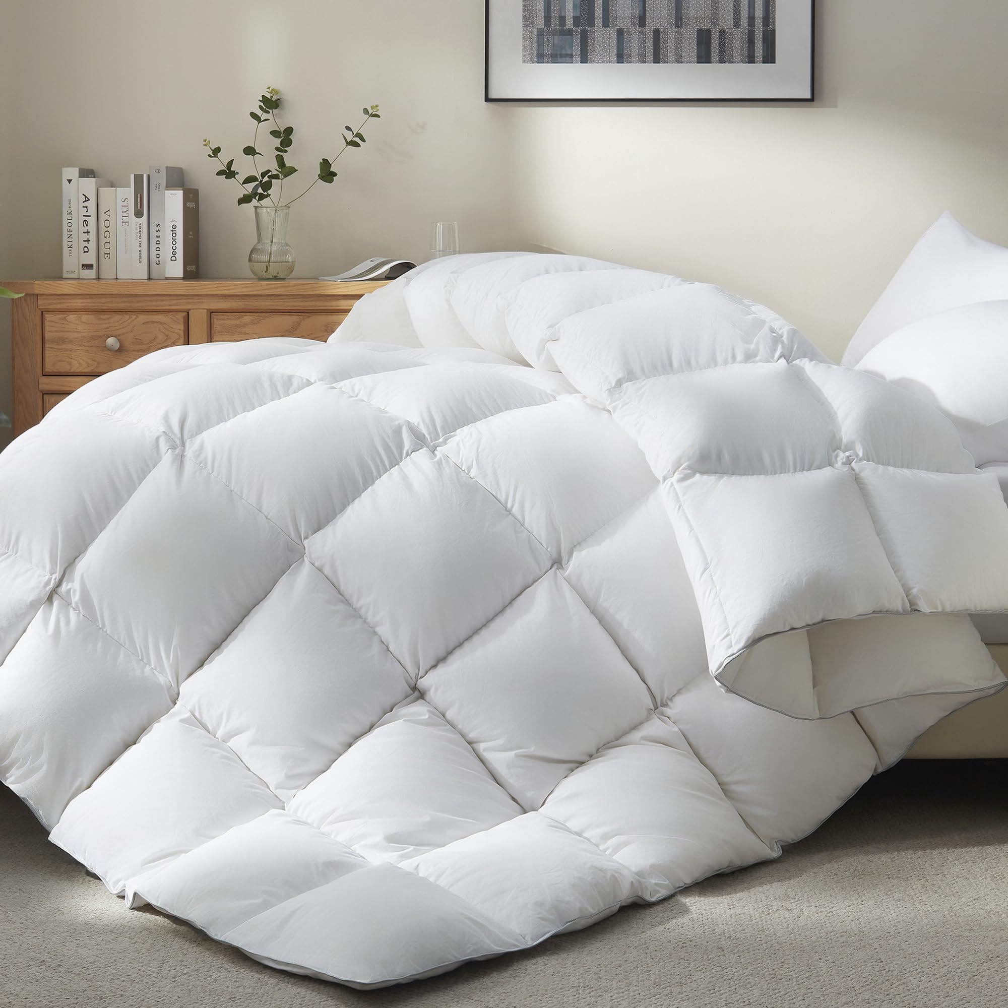 Ubauba goose downfiber comforter queen cover close-up shows plush cotton shell