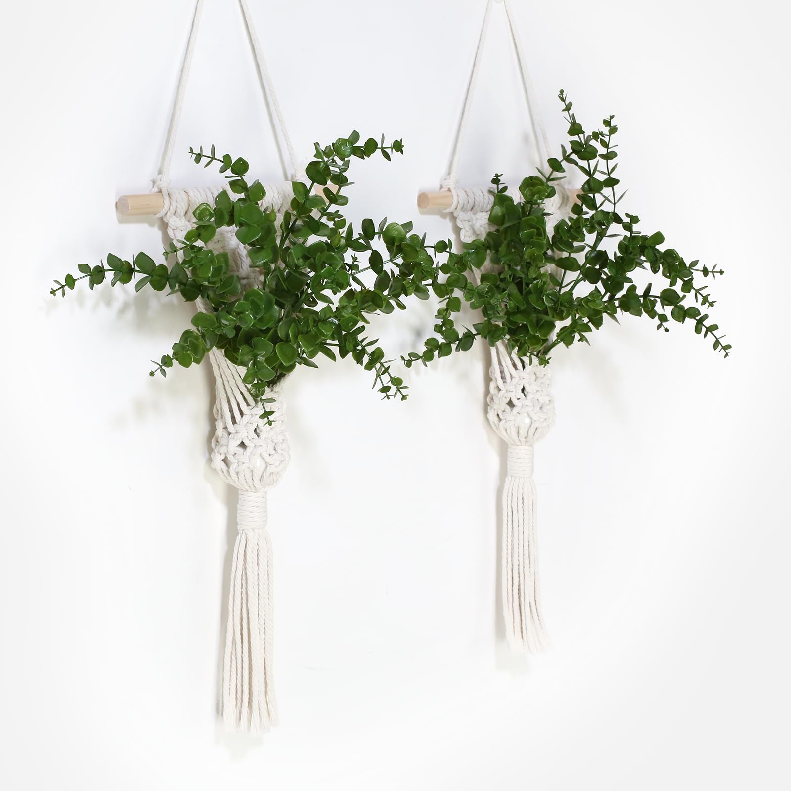 UBOSU macrame wall hanging with LED lights and wooden dowel for warm ambience.