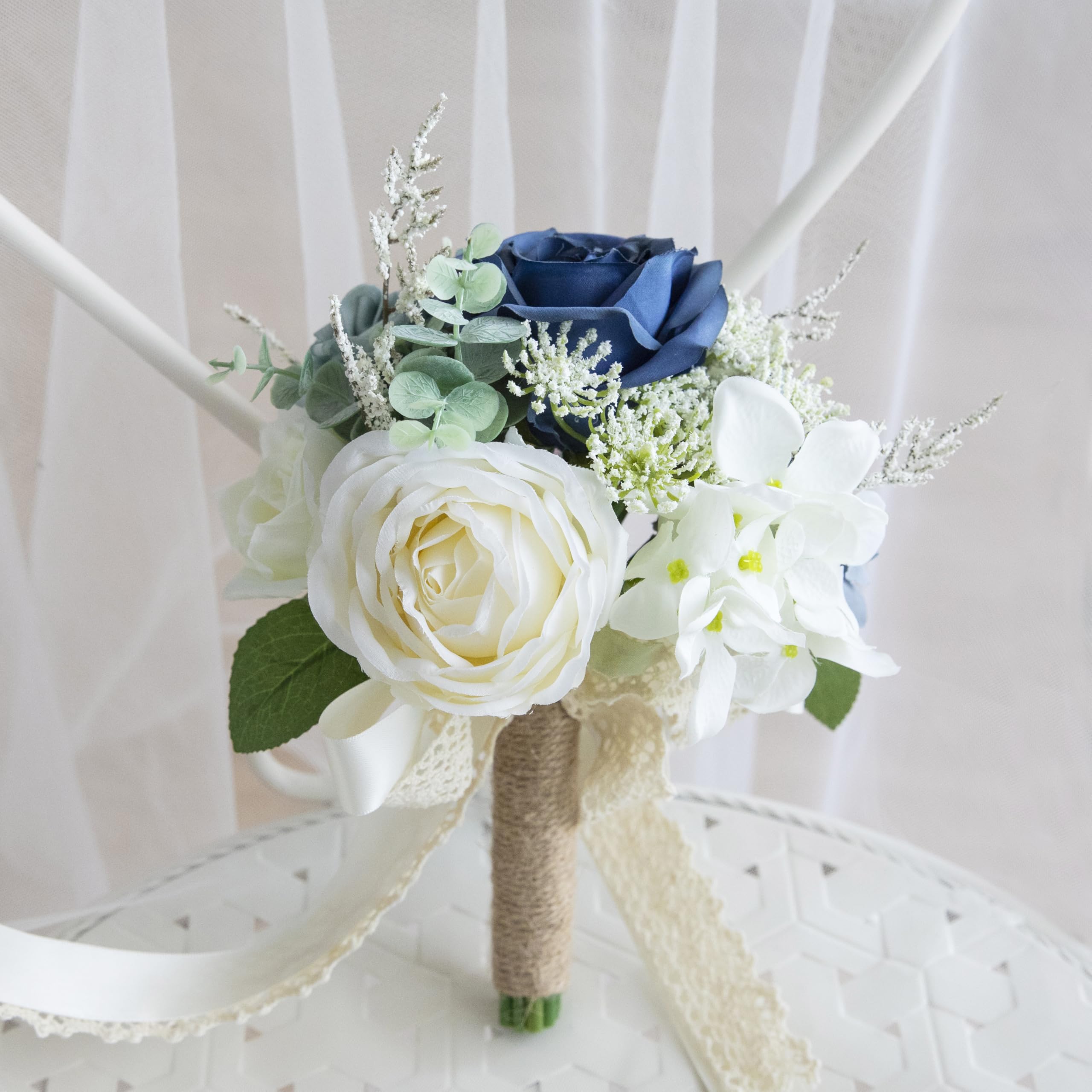 Udoula bouquet measures 10.6 inches tall and 8 inches wide.