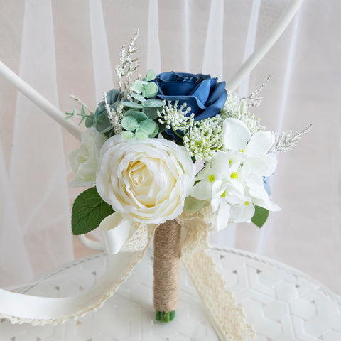 Udoula bouquet measures 10.6 inches tall and 8 inches wide.