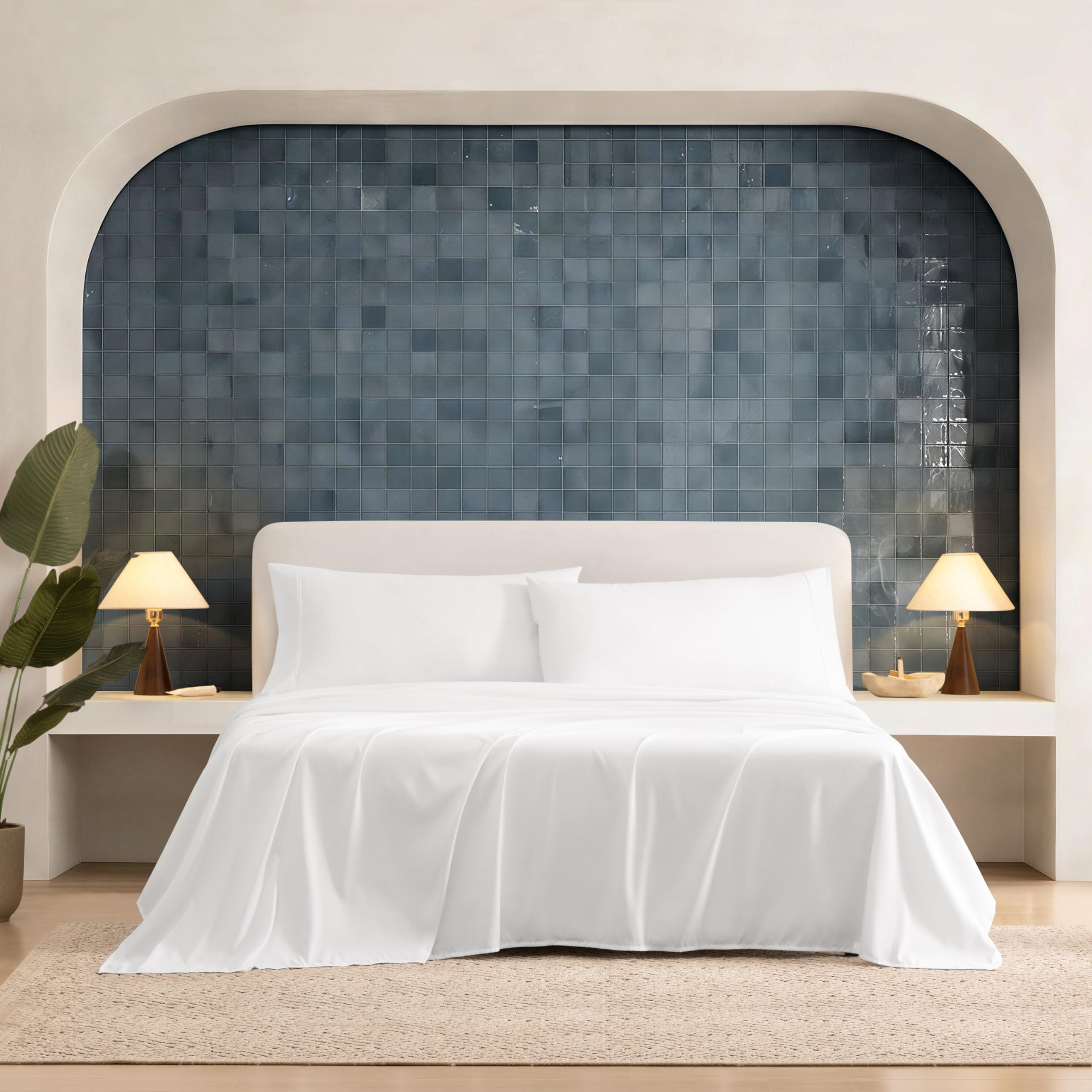 UGG Hedi King Sheet Set fitted sheet with deep pockets ensuring secure fit on large mattresses.