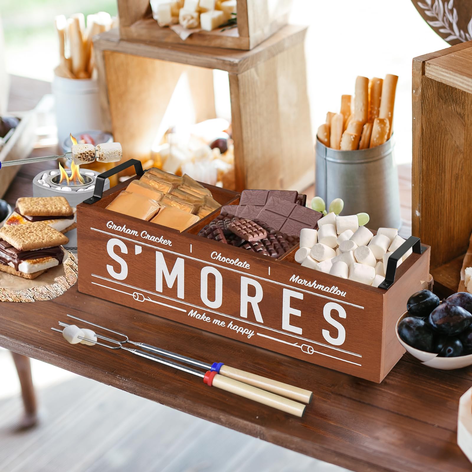 Uipame S'mores box with 3 compartments keeps toppings neatly organized.