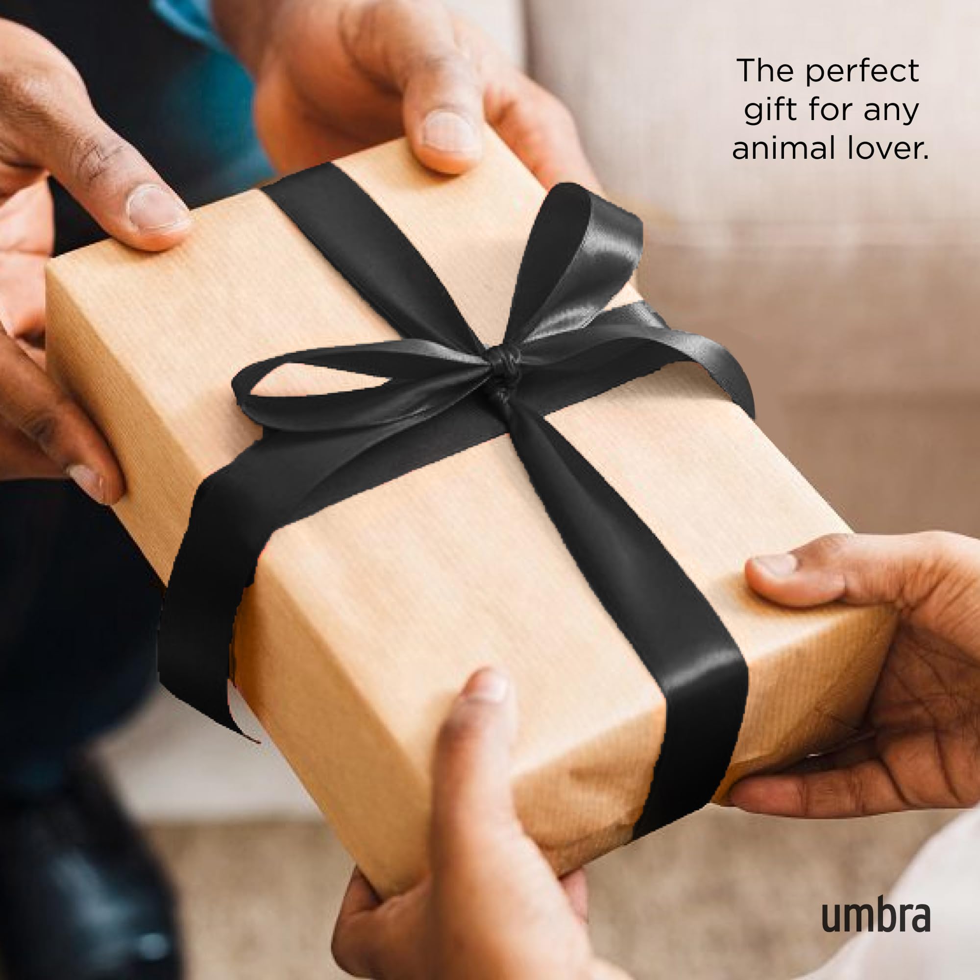 Gift-ready Umbra Ali Cat ring holder with charming cat-inspired silhouette.