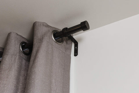 Umbra Cappa supports curtains up to 22 pounds for versatile styling.