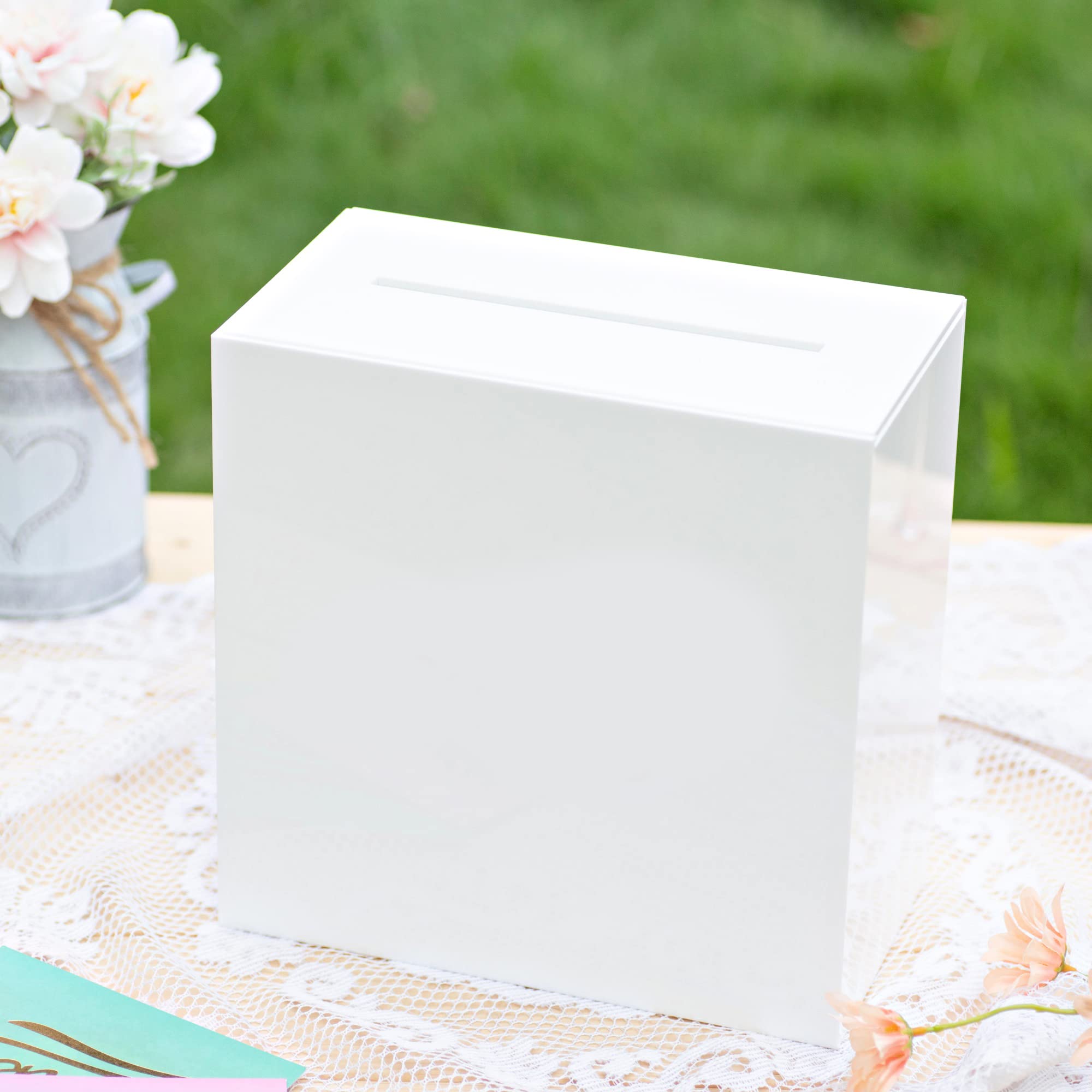 UNIQOOO DIY acrylic box invites custom calligraphy and personal flair.