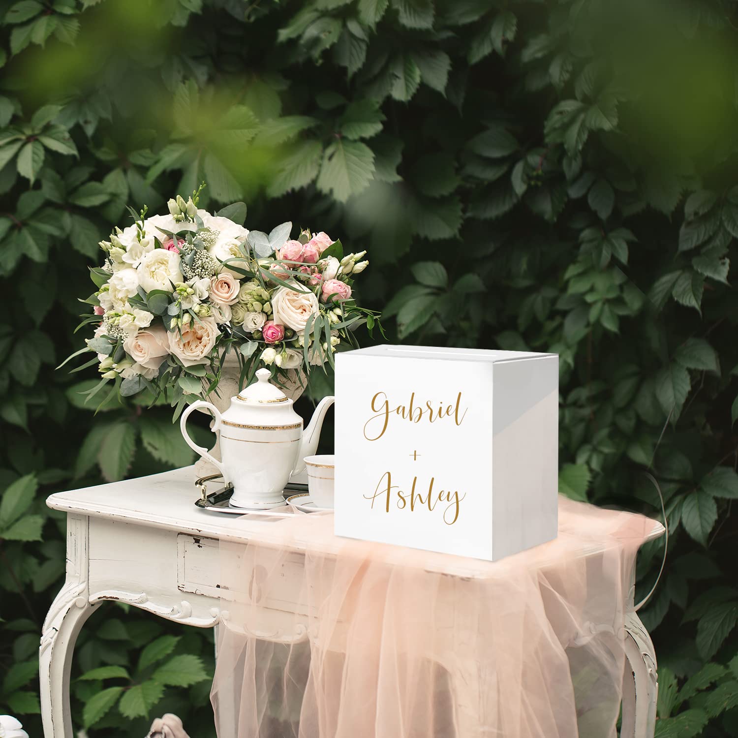 UNIQOOO durable 4mm acrylic blends with wedding decor.