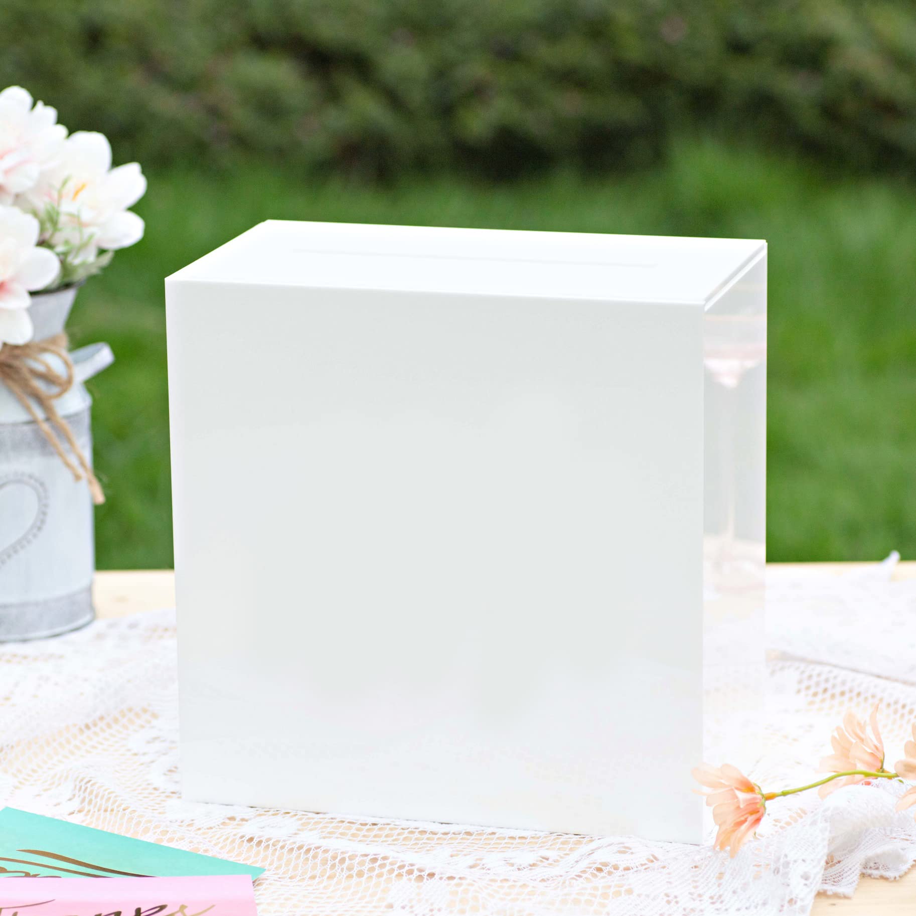 UNIQOOO white acrylic card box with slot for elegant guest contributions.