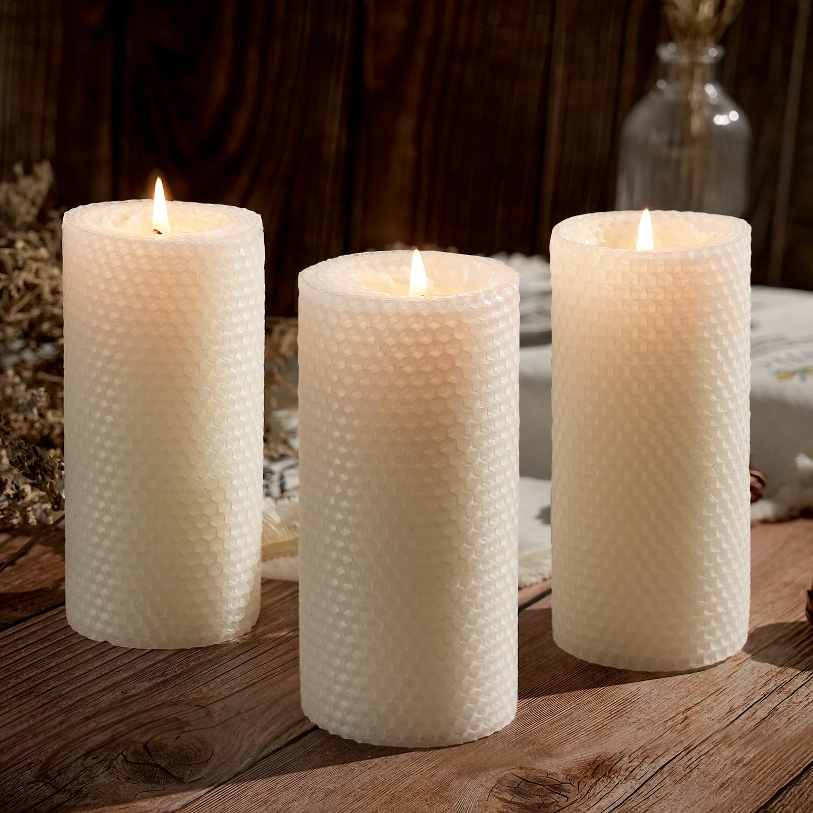Uniteland beeswax candle ideal for emergency light with natural composition.