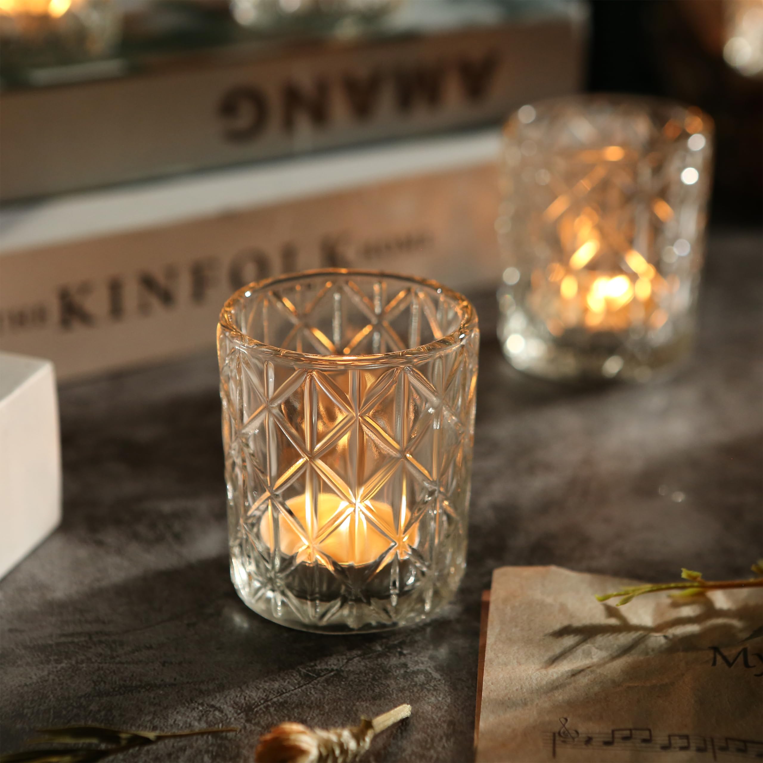 Uniteland glass candle holders arrive gift-ready for celebrations and housewarmings.
