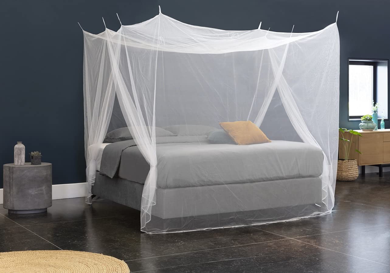 Universal Backpackers square bed canopy design keeps net away from skin for comfort.