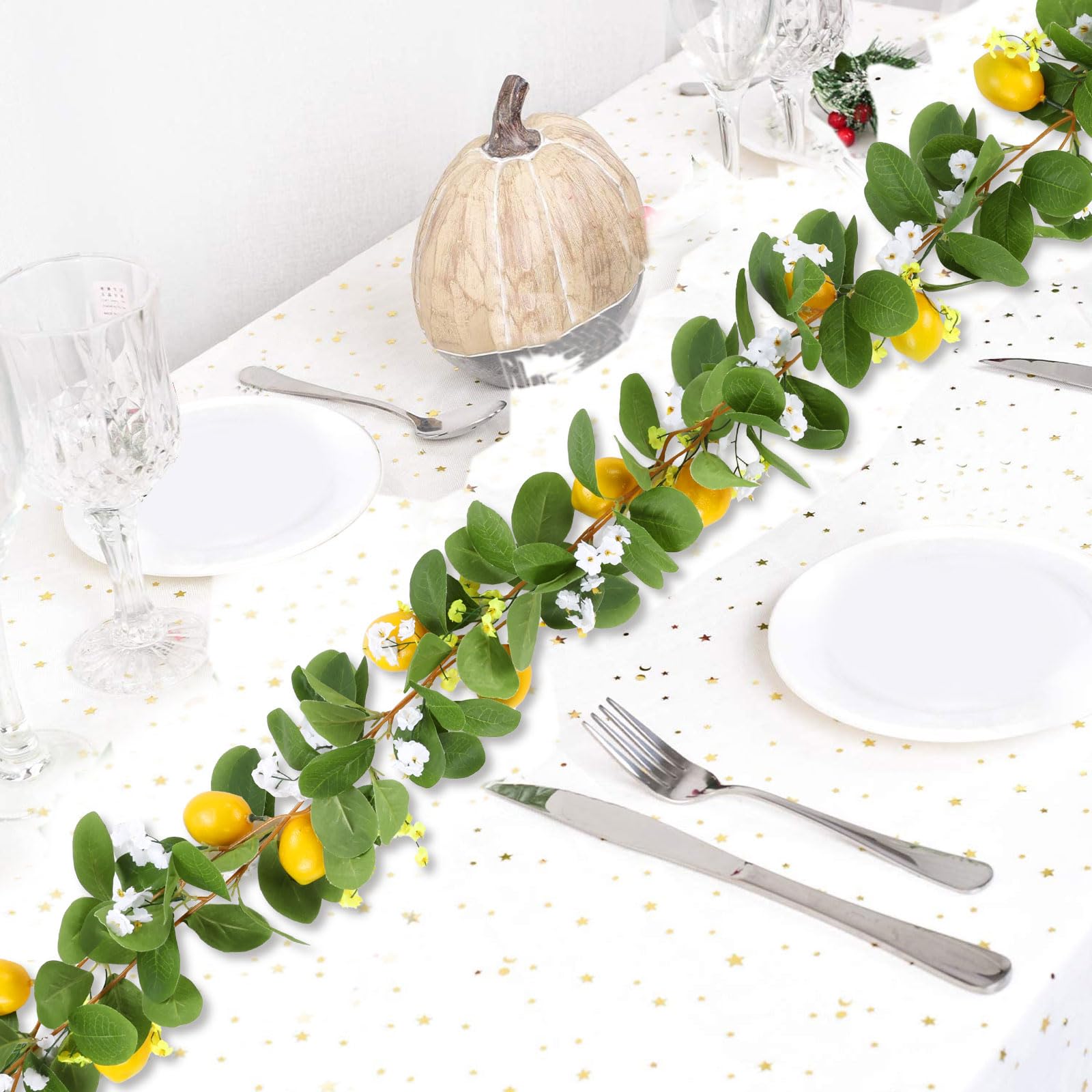 U'Artlines easy-care garland can be wiped clean for reuse