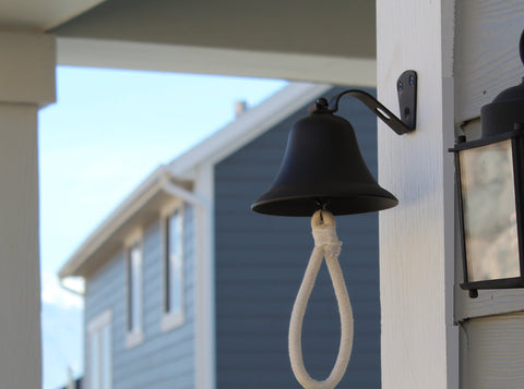 Upstreet classroom-signal dinner bell, durable cast iron for daily announcements.