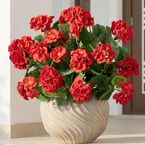 Uqueeten artificial geranium 4-branch set ideal for easy outdoor decoration.