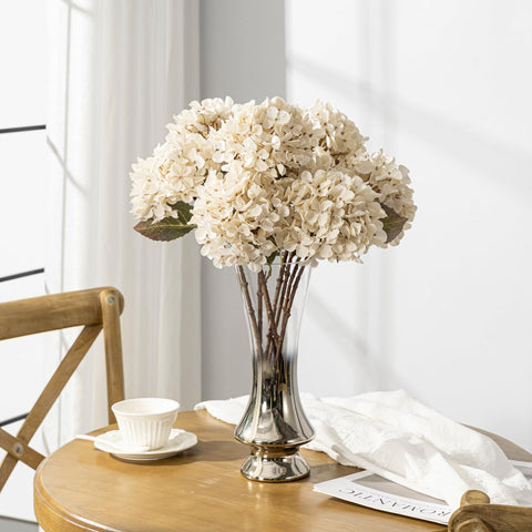 Uqueeten hydrangea heads close-up reveals 3D petals for realistic display.