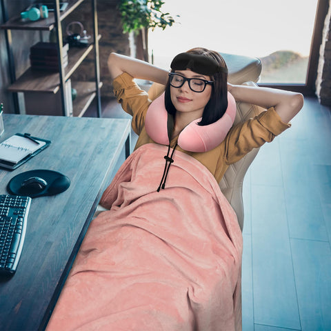 urnexttour ergonomic hump design helps keep head upright to reduce strain.