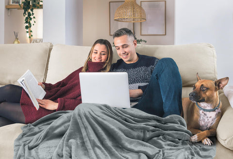 All-season warmth with lightweight feel from Utopia Bedding fleece blanket.