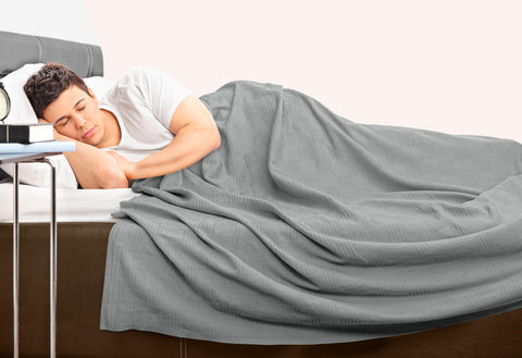 Utopia Bedding all-seasons thermal blanket suitable for year-round use.