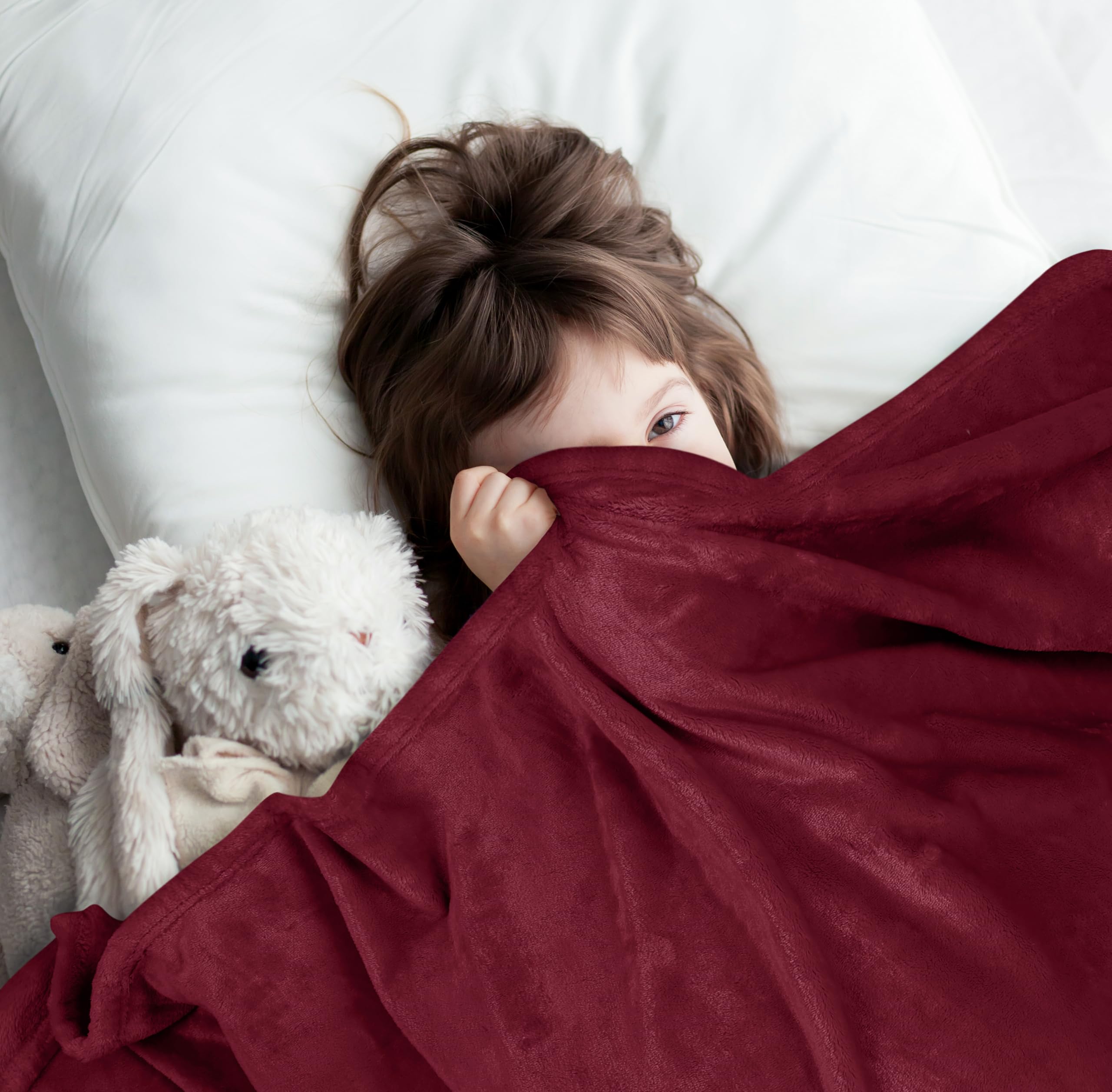 Anti-static fleece blanket burgundy to reduce static cling.