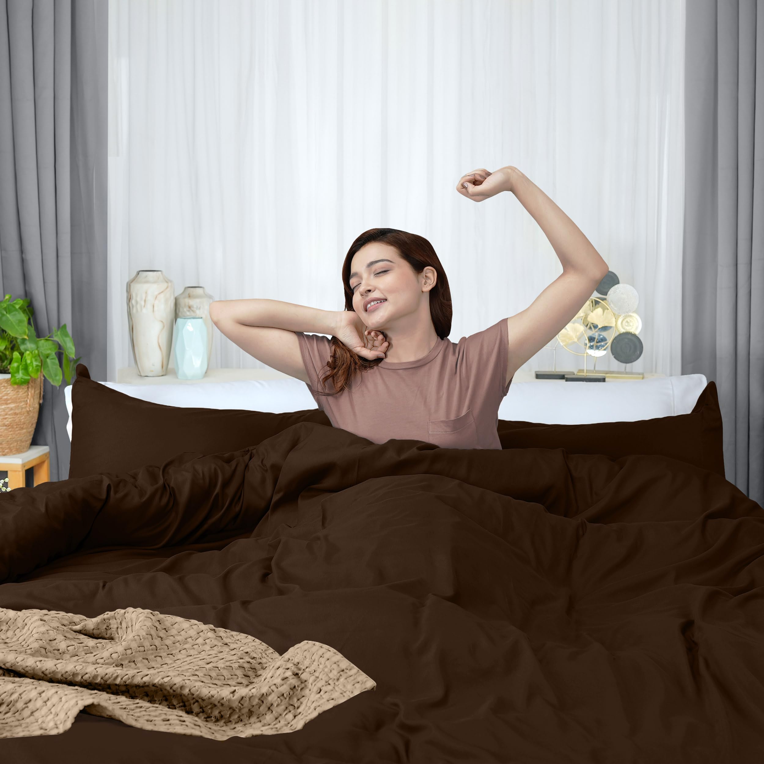 Brown queen set from Utopia Bedding adds warm, versatile bedroom style