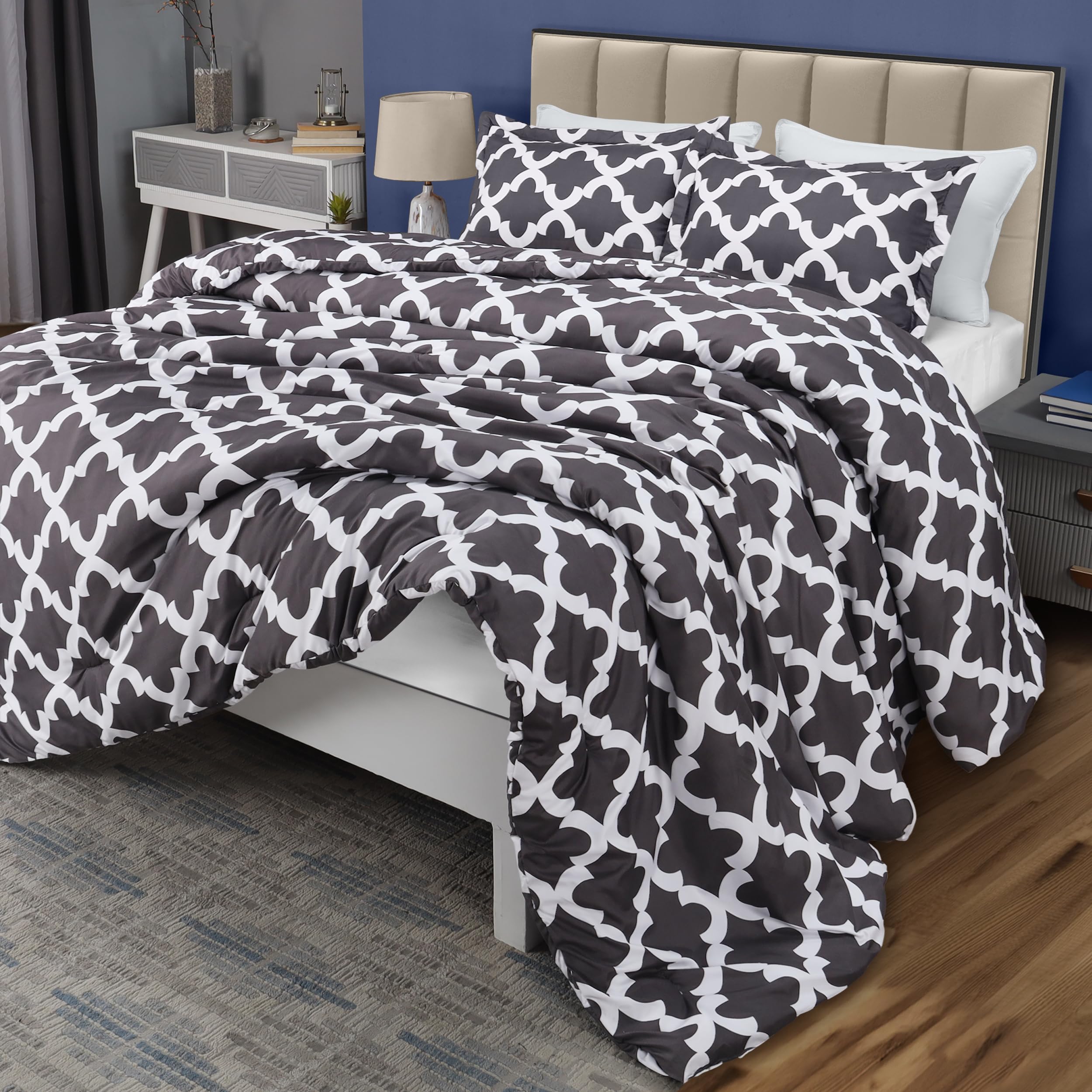 Ultra-soft brushed microfiber texture from Utopia Bedding for cozy, restful nights.